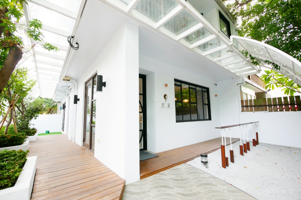 【台中西區】 侘寂甜點 Patisserie：台中存中街的純白建築甜點店 @飛天璇的口袋