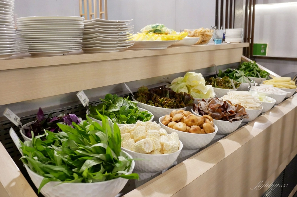 台中北屯｜極月鍋物．超過30種自家種的野菜吃到飽，還有季節水果和明治冰淇淋 @飛天璇的口袋