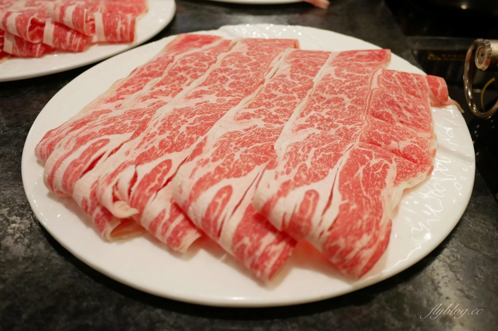 台中北屯｜極月鍋物．超過30種自家種的野菜吃到飽，還有季節水果和明治冰淇淋 @飛天璇的口袋