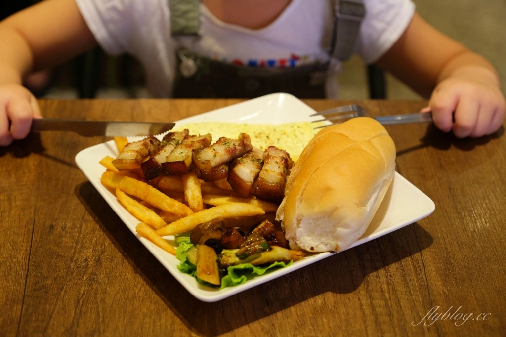 鹿港巴特早午餐｜鹿港超大份量的巴特早午餐，假日客人總是滿滿滿 @飛天璇的口袋