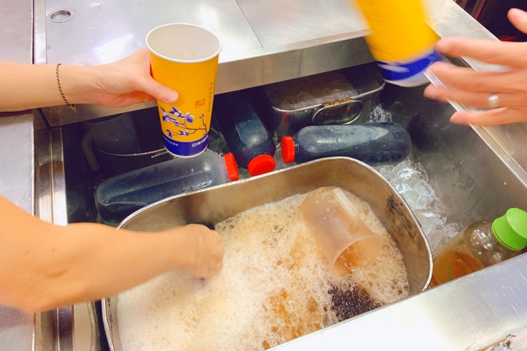 台中中區｜老賴紅茶，老賴第二市場總店，走過一甲子的古早美味 @飛天璇的口袋