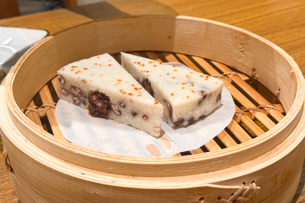 台中西屯｜鼎泰豐．被紐約時報推薦為「世界十大美食餐廳」，黃金18摺21克比例的小籠包 @飛天璇的口袋