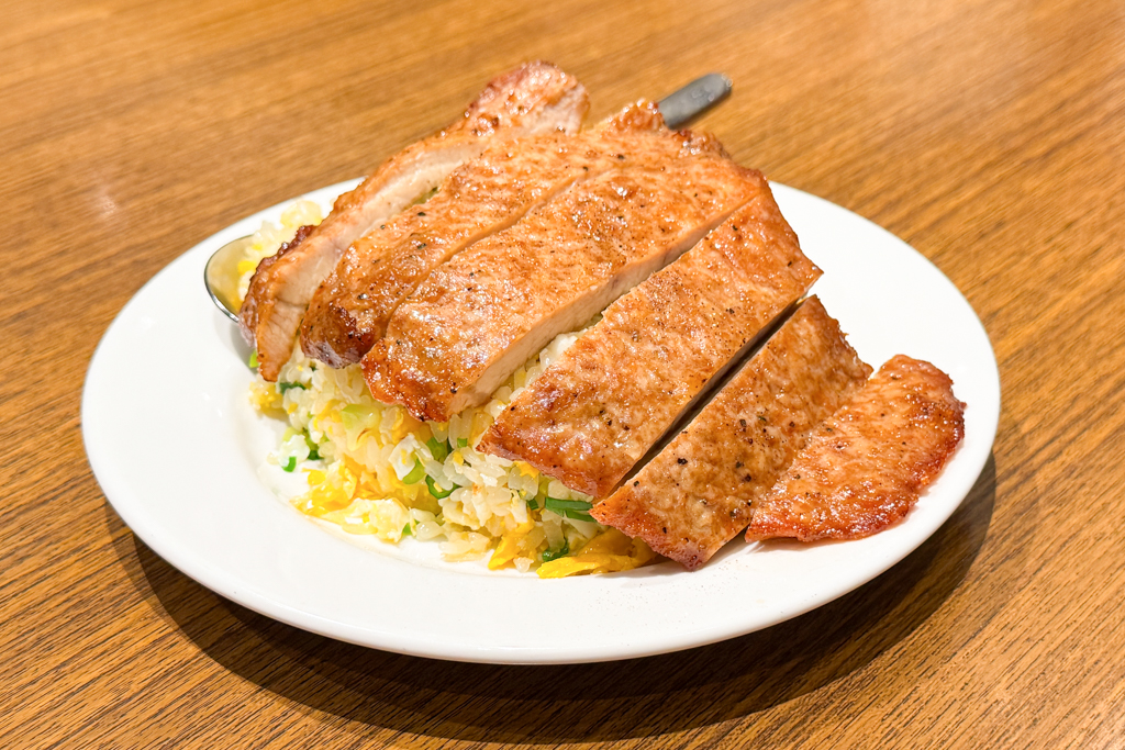 台中西屯｜鼎泰豐．被紐約時報推薦為「世界十大美食餐廳」，黃金18摺21克比例的小籠包 @飛天璇的口袋