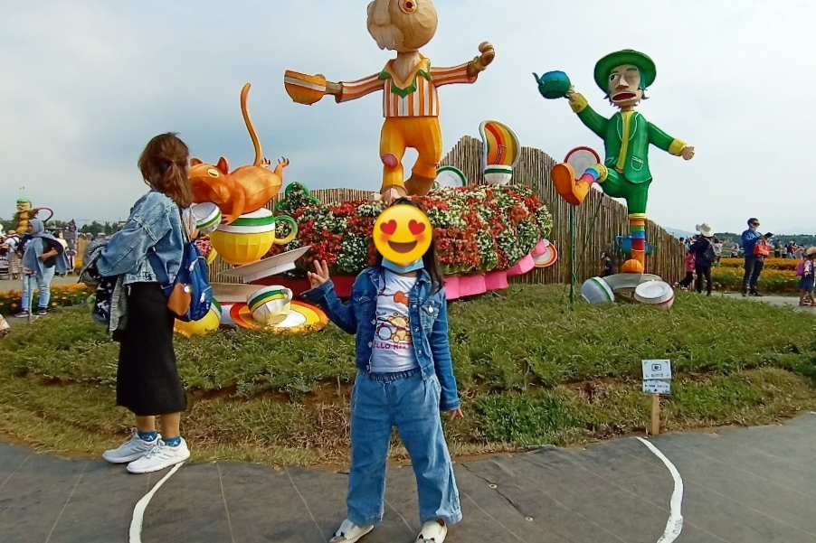 2020新社花海x台中國際花毯節｜愛麗絲的花境冒險登場囉！交通方式、接駁車、停車場、美食推薦、旅遊景點 @飛天璇的口袋