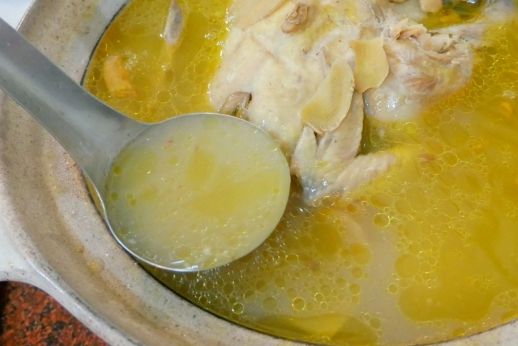 聞香下馬｜食尚玩家報導中了化骨綿掌的燜雞，苗栗苑裡必吃美食推薦 @飛天璇的口袋