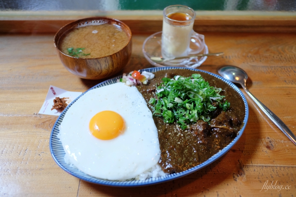 台中中區｜小次男咖哩所，廢墟改建的文青咖哩專賣店，鄰近台中火車站美食 @飛天璇的口袋