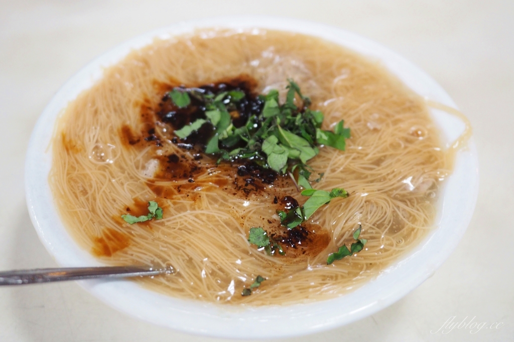 台中南區｜正老牌臭豆腐麵線糊，忠孝夜市超人氣美食，40年歷史傳承第三代 @飛天璇的口袋