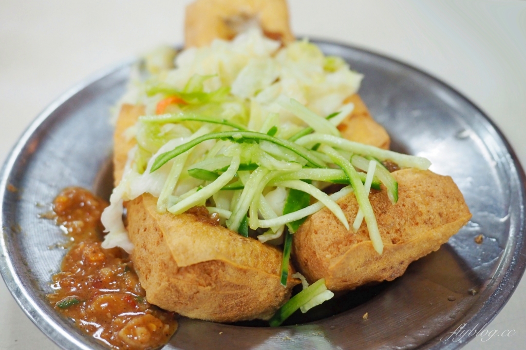 台中南區｜正老牌臭豆腐麵線糊，忠孝夜市超人氣美食，40年歷史傳承第三代 @飛天璇的口袋