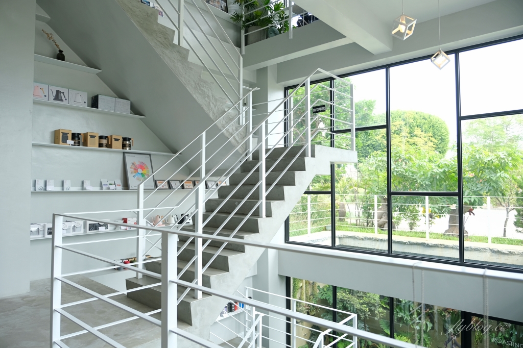 有片森林｜純白落地窗韓風咖啡館，員林IG網美熱門打卡景點 @飛天璇的口袋