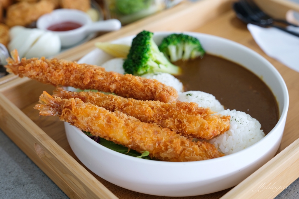 有片森林｜純白落地窗韓風咖啡館，員林IG網美熱門打卡景點 @飛天璇的口袋