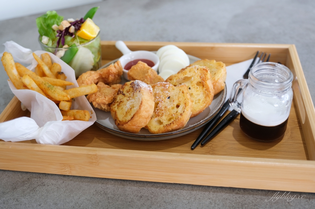 有片森林｜純白落地窗韓風咖啡館，員林IG網美熱門打卡景點 @飛天璇的口袋