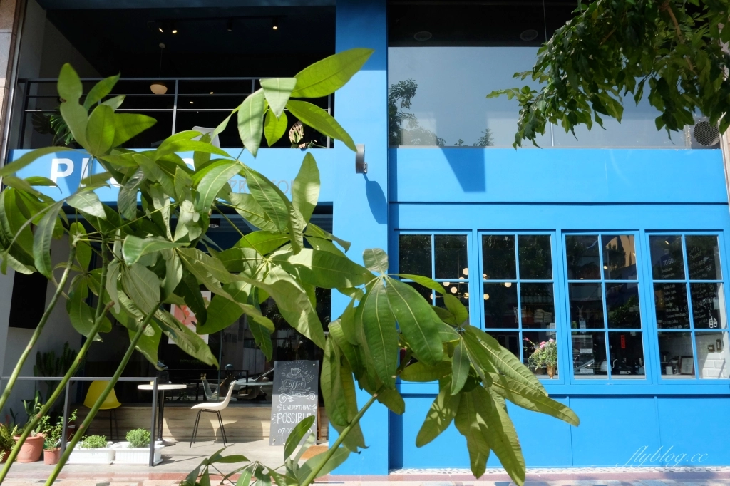 台中南屯｜Pluto Espressoria．台中Ikea附近藍色咖啡館，網友推薦肉桂捲好吃 @飛天璇的口袋