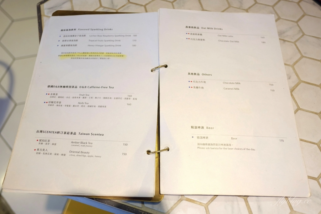 台中南屯｜Pluto Espressoria．台中Ikea附近藍色咖啡館，網友推薦肉桂捲好吃 @飛天璇的口袋