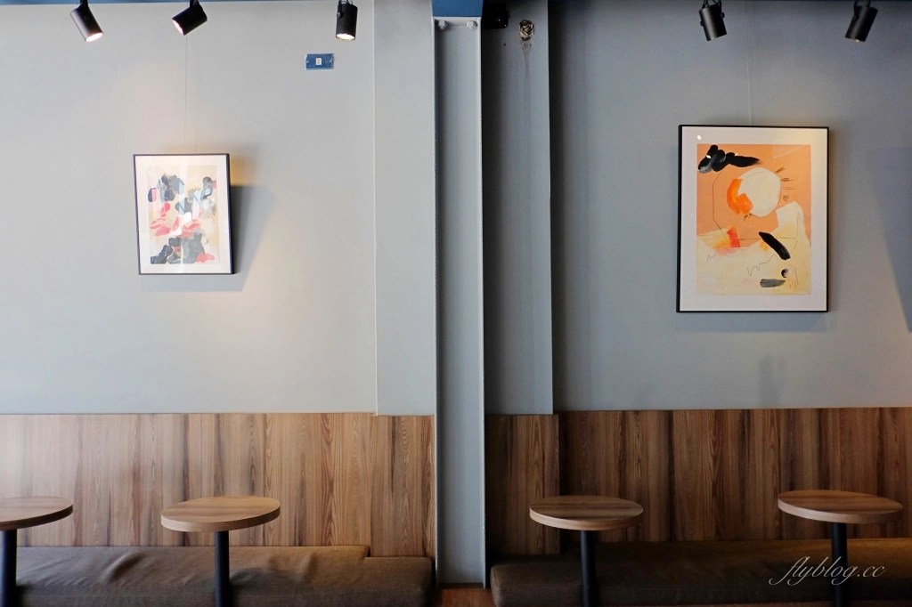 台中南屯｜Pluto Espressoria．台中Ikea附近藍色咖啡館，網友推薦肉桂捲好吃 @飛天璇的口袋