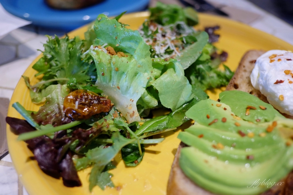 台中南屯｜Pluto Espressoria．台中Ikea附近藍色咖啡館，網友推薦肉桂捲好吃 @飛天璇的口袋