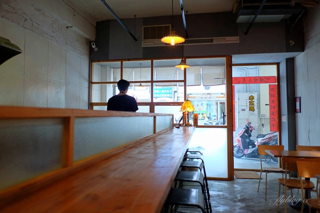 台中中區｜小次男咖哩所，廢墟改建的文青咖哩專賣店，鄰近台中火車站美食 @飛天璇的口袋