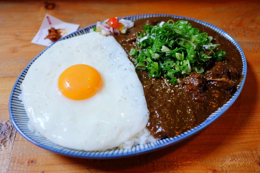 台中中區｜小次男咖哩所，廢墟改建的文青咖哩專賣店，鄰近台中火車站美食 @飛天璇的口袋