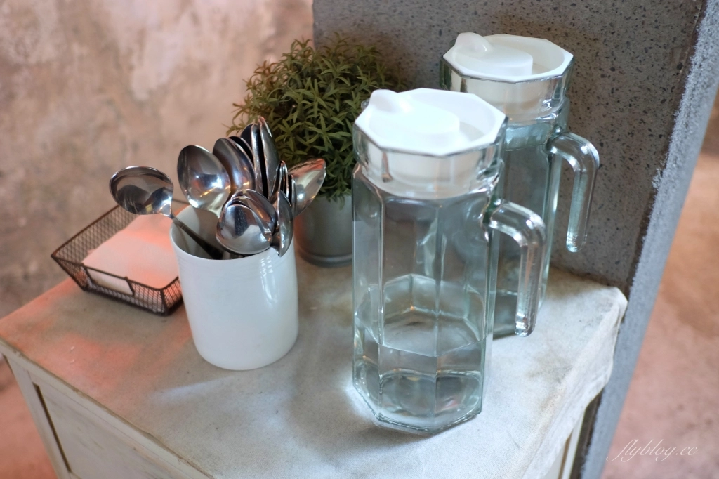 台中中區｜小次男咖哩所，廢墟改建的文青咖哩專賣店，鄰近台中火車站美食 @飛天璇的口袋