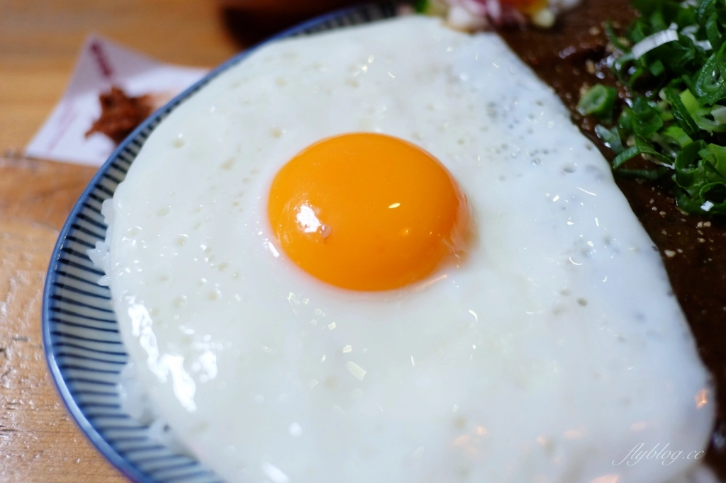 台中中區｜小次男咖哩所，廢墟改建的文青咖哩專賣店，鄰近台中火車站美食 @飛天璇的口袋