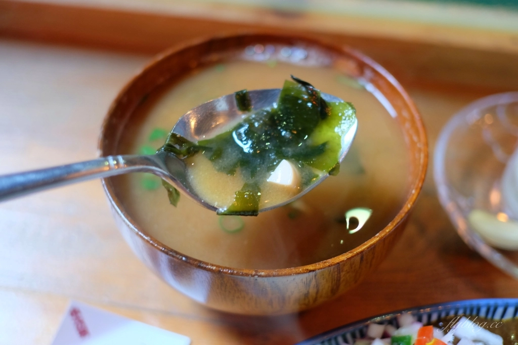 台中中區｜小次男咖哩所，廢墟改建的文青咖哩專賣店，鄰近台中火車站美食 @飛天璇的口袋