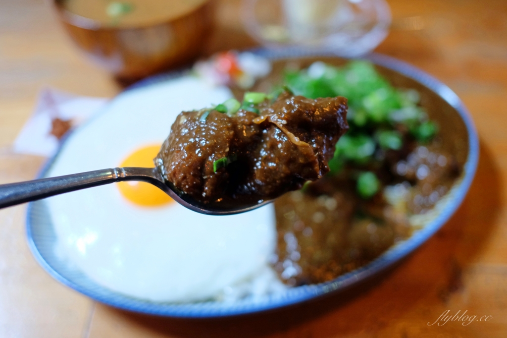 台中中區｜小次男咖哩所，廢墟改建的文青咖哩專賣店，鄰近台中火車站美食 @飛天璇的口袋