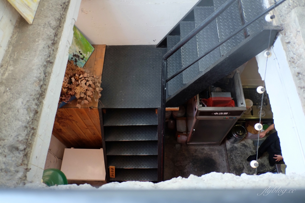 台中中區｜小次男咖哩所，廢墟改建的文青咖哩專賣店，鄰近台中火車站美食 @飛天璇的口袋