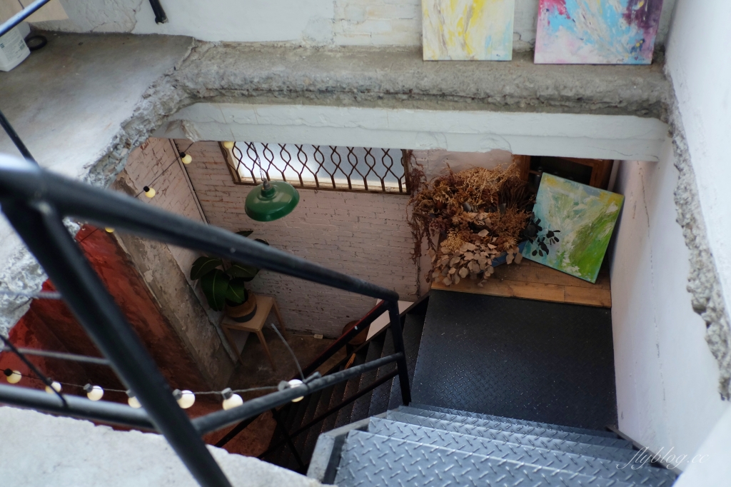 台中中區｜小次男咖哩所，廢墟改建的文青咖哩專賣店，鄰近台中火車站美食 @飛天璇的口袋