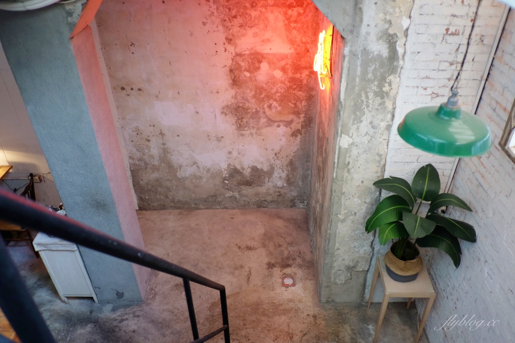 台中中區｜小次男咖哩所，廢墟改建的文青咖哩專賣店，鄰近台中火車站美食 @飛天璇的口袋