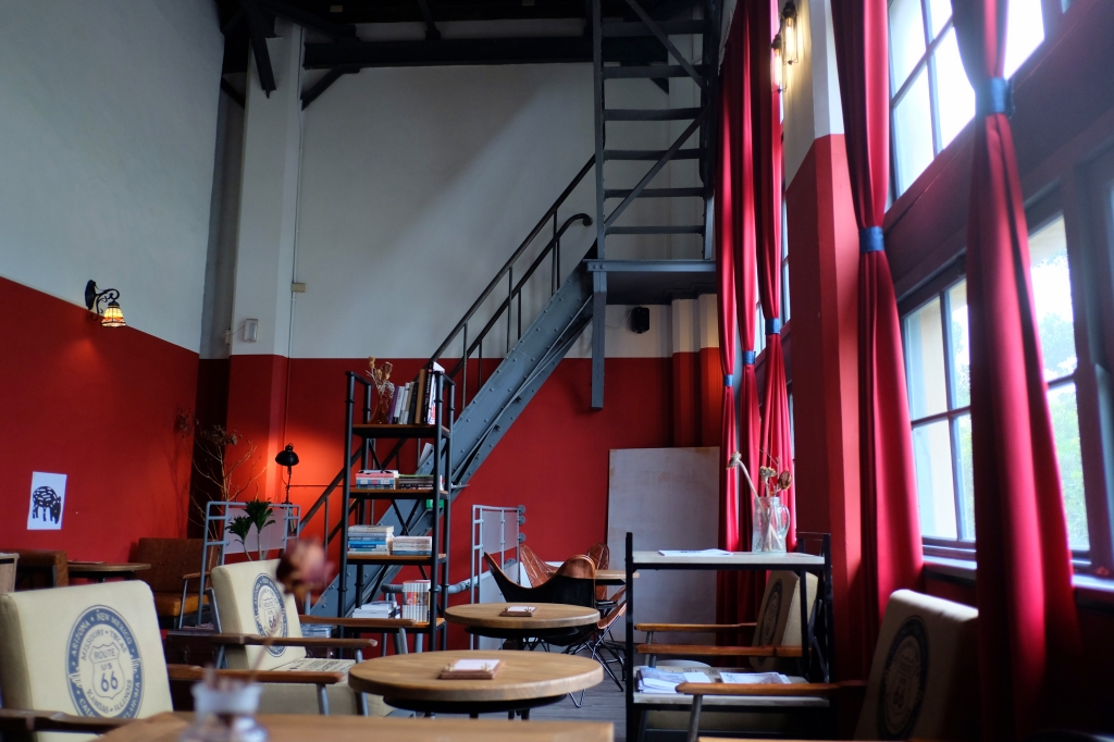 嘉義西區｜國王蝴蝶秘密基地 roicafe：位於嘉義文創園區裡的特色咖啡館，我想到愛麗絲夢遊仙鏡的紅皇后 @飛天璇的口袋