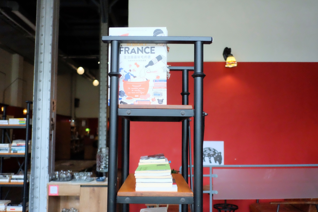 嘉義西區｜國王蝴蝶秘密基地 roicafe：位於嘉義文創園區裡的特色咖啡館，我想到愛麗絲夢遊仙鏡的紅皇后 @飛天璇的口袋