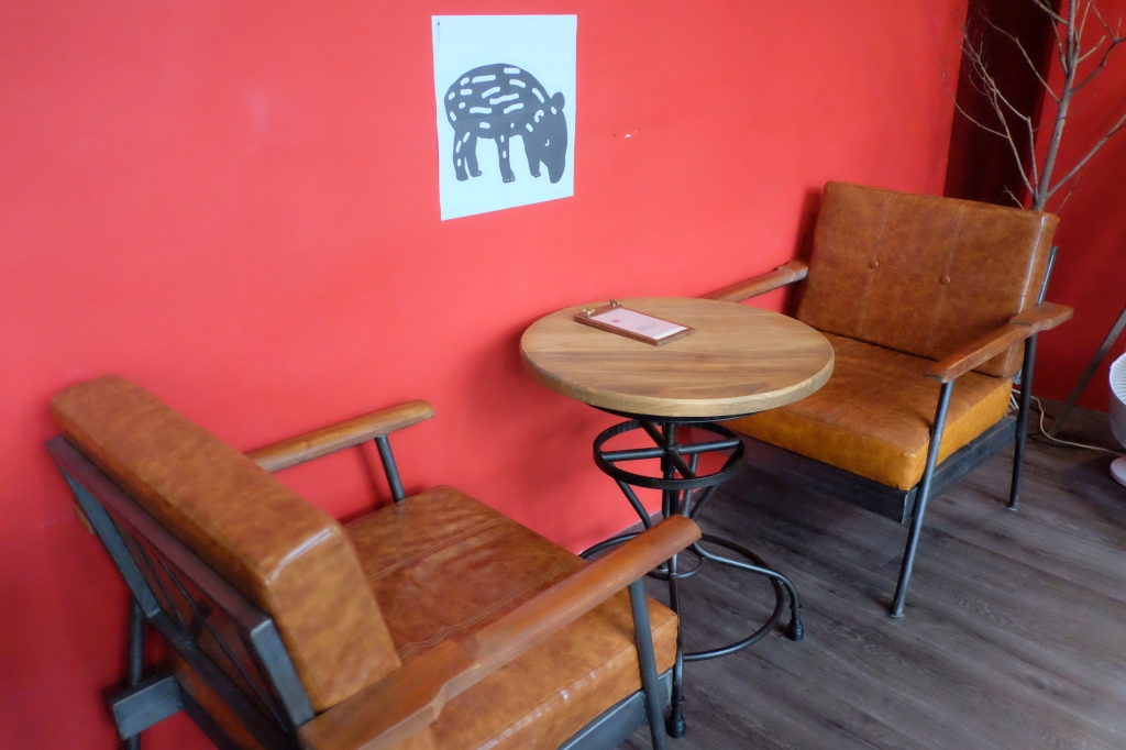 嘉義西區｜國王蝴蝶秘密基地 roicafe：位於嘉義文創園區裡的特色咖啡館，我想到愛麗絲夢遊仙鏡的紅皇后 @飛天璇的口袋