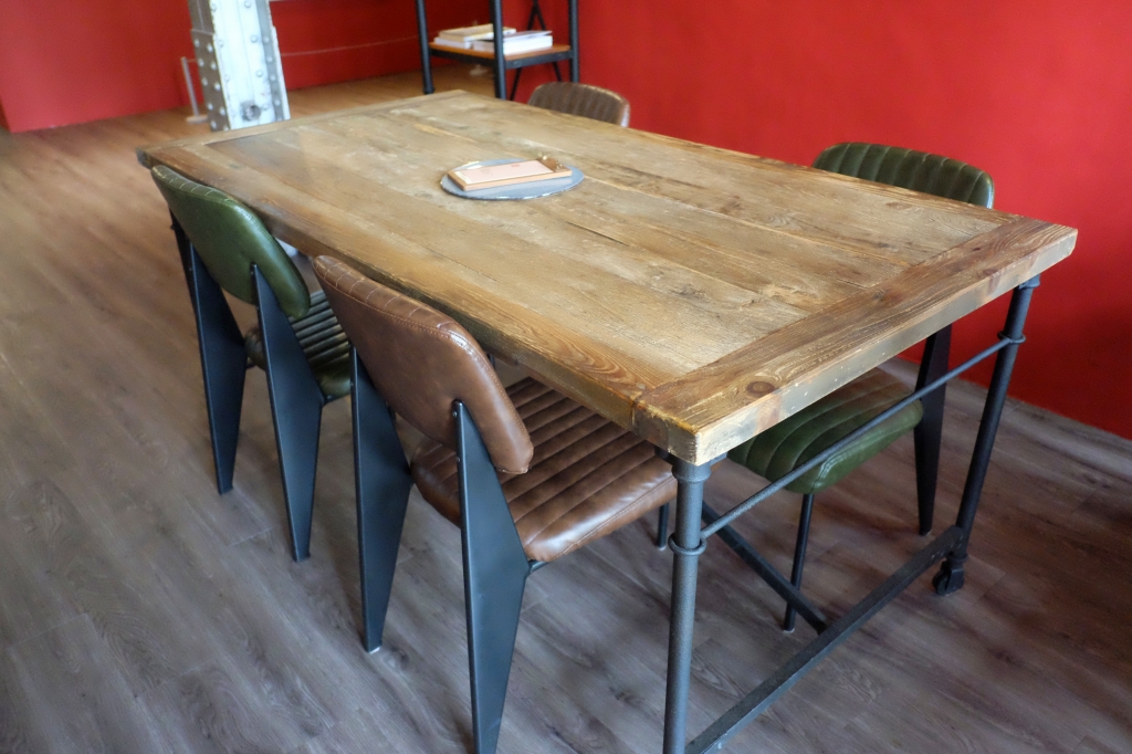 嘉義西區｜國王蝴蝶秘密基地 roicafe：位於嘉義文創園區裡的特色咖啡館，我想到愛麗絲夢遊仙鏡的紅皇后 @飛天璇的口袋