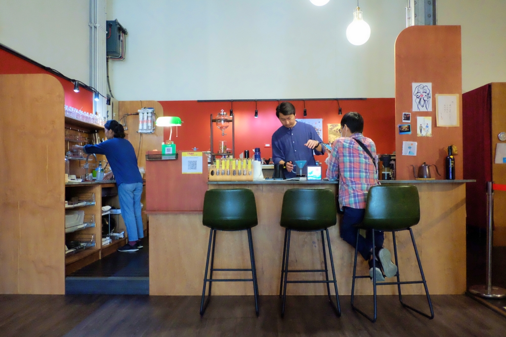 嘉義西區｜國王蝴蝶秘密基地 roicafe：位於嘉義文創園區裡的特色咖啡館，我想到愛麗絲夢遊仙鏡的紅皇后 @飛天璇的口袋