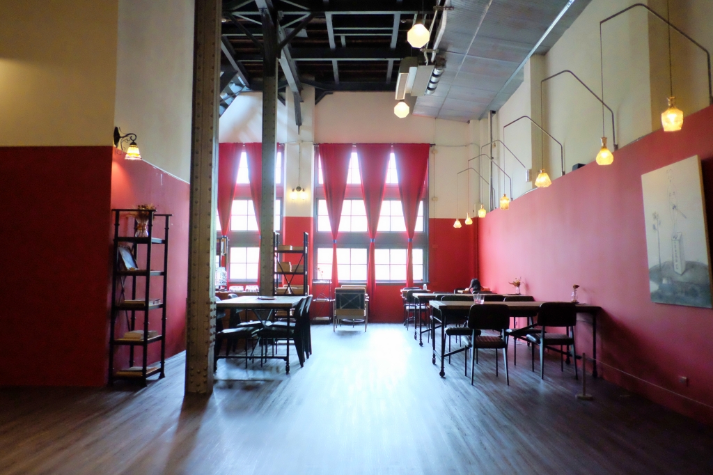 嘉義西區｜國王蝴蝶秘密基地 roicafe：位於嘉義文創園區裡的特色咖啡館，我想到愛麗絲夢遊仙鏡的紅皇后 @飛天璇的口袋