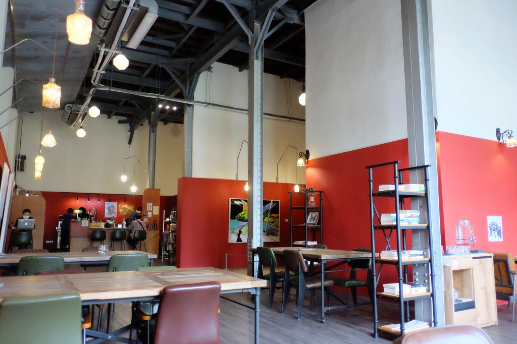 嘉義西區｜國王蝴蝶秘密基地 roicafe：位於嘉義文創園區裡的特色咖啡館，我想到愛麗絲夢遊仙鏡的紅皇后 @飛天璇的口袋