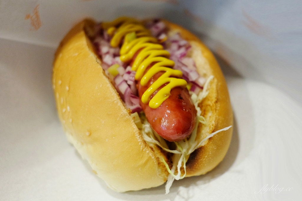 嘉義西區｜大俠香腸：文化夜市美食新選擇~大俠酒香腸堡x酒香燒雞翅x地瓜酒香腸 @飛天璇的口袋