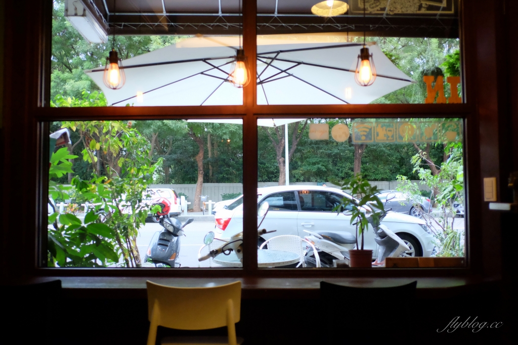 台中北區｜癮生活咖啡館．自家烘焙咖啡豆，下午3點開始營業，位於台中科博館附近 @飛天璇的口袋