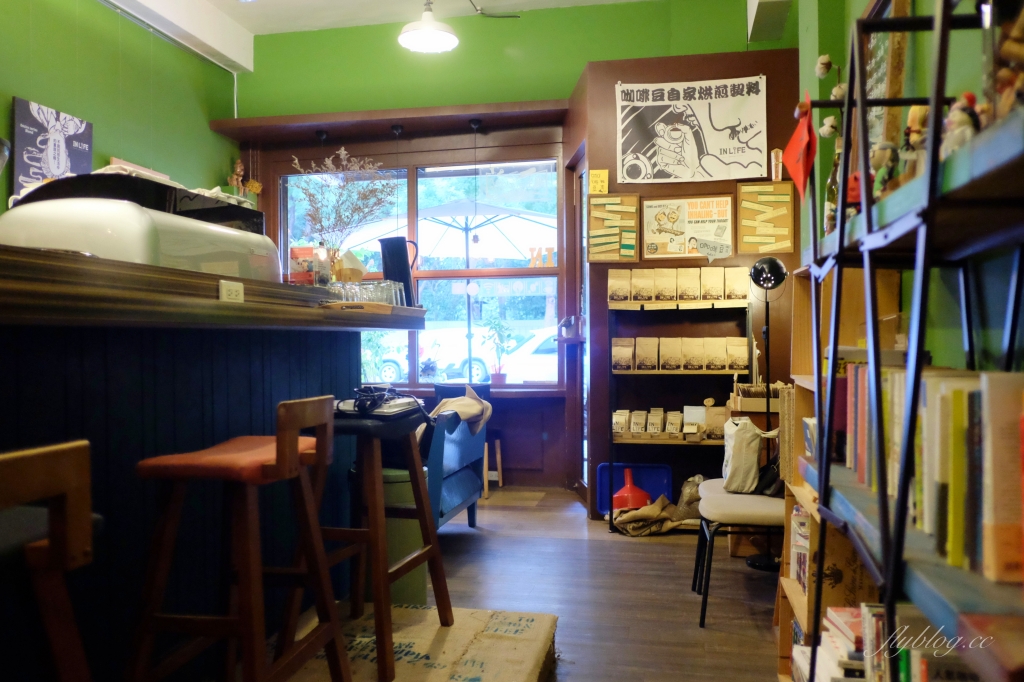 台中北區｜癮生活咖啡館．自家烘焙咖啡豆，下午3點開始營業，位於台中科博館附近 @飛天璇的口袋
