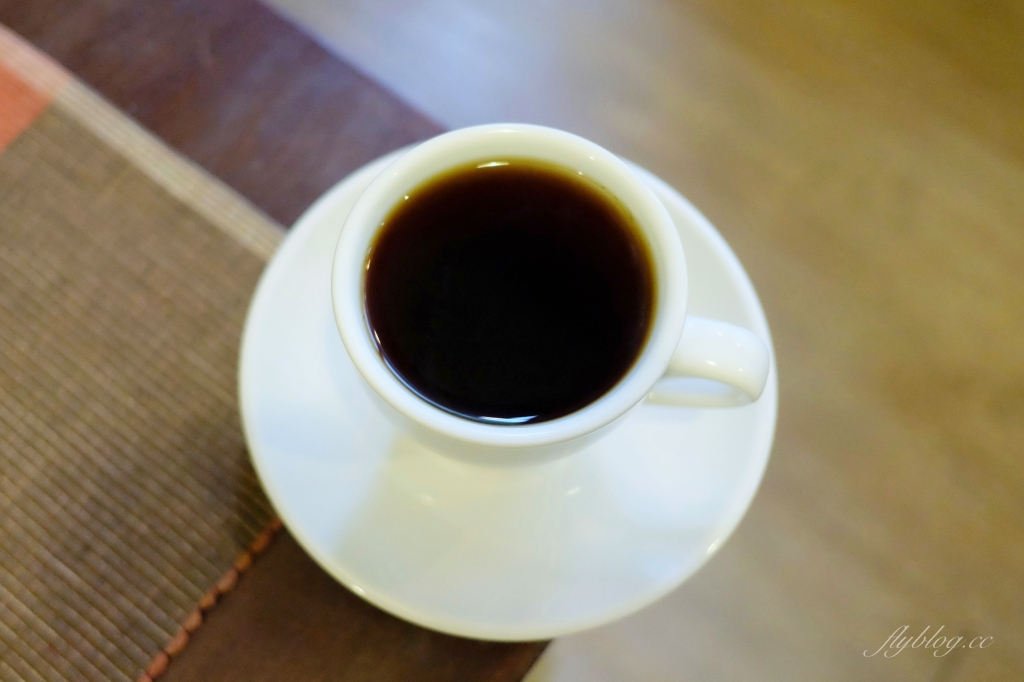 台中北區｜癮生活咖啡館．自家烘焙咖啡豆，下午3點開始營業，位於台中科博館附近 @飛天璇的口袋