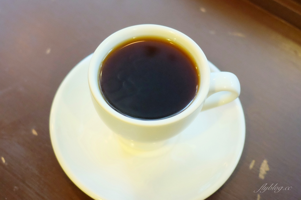 台中北區｜癮生活咖啡館．自家烘焙咖啡豆，下午3點開始營業，位於台中科博館附近 @飛天璇的口袋