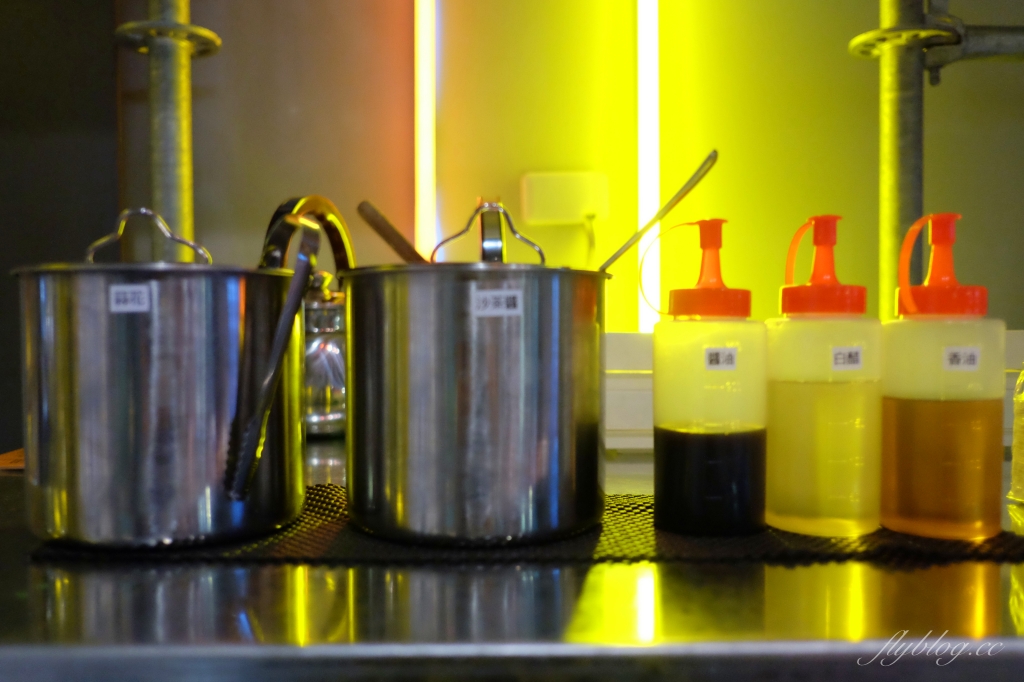 【台中西區】浪漫屋詹記：台北超人氣麻辣火鍋詹記快閃台中，在錄影帶出租店吃麻辣火鍋 @飛天璇的口袋