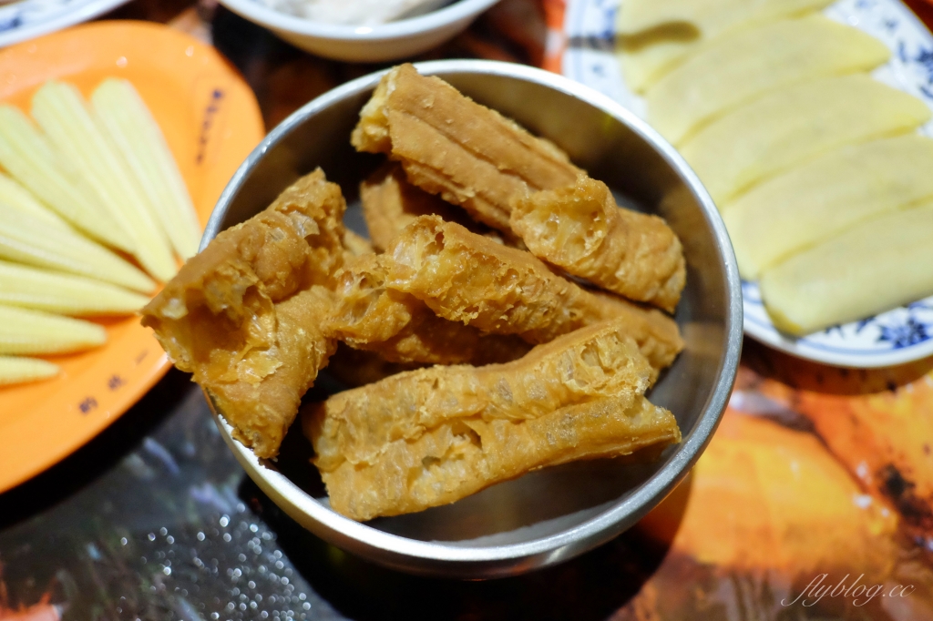 【台中西區】浪漫屋詹記：台北超人氣麻辣火鍋詹記快閃台中，在錄影帶出租店吃麻辣火鍋 @飛天璇的口袋