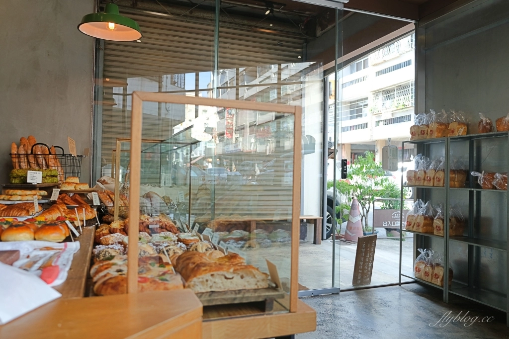 台中南屯｜麵包林里．一個禮拜只賣四天，IG超人氣麵包店 @飛天璇的口袋