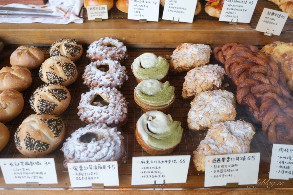 台中南屯｜麵包林里．一個禮拜只賣四天，IG超人氣麵包店 @飛天璇的口袋