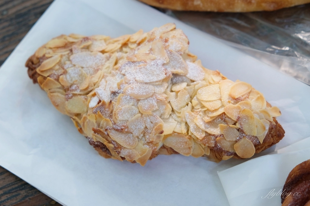 台中南屯｜麵包林里．一個禮拜只賣四天，IG超人氣麵包店 @飛天璇的口袋