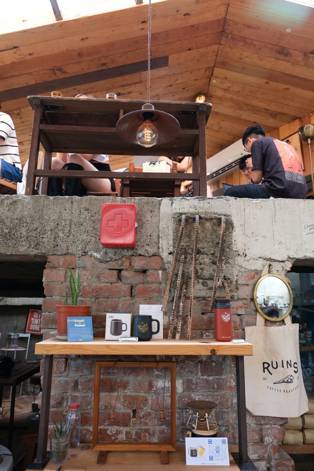 台北文山｜Ruins Coffee Roasters小廢墟咖啡．木柵IG超人氣咖啡館，老宅改建的閣樓喝咖啡 @飛天璇的口袋