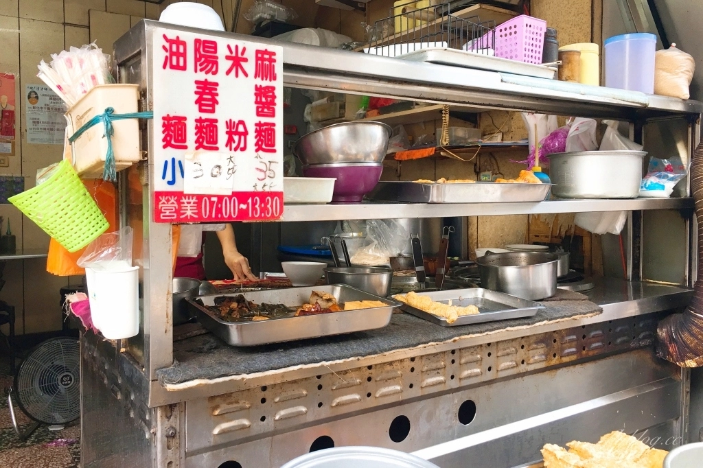 彰化田中｜田中素食(新宮素食)．從小吃到大的田中素食麵店，懷念中的銅版美食 @飛天璇的口袋