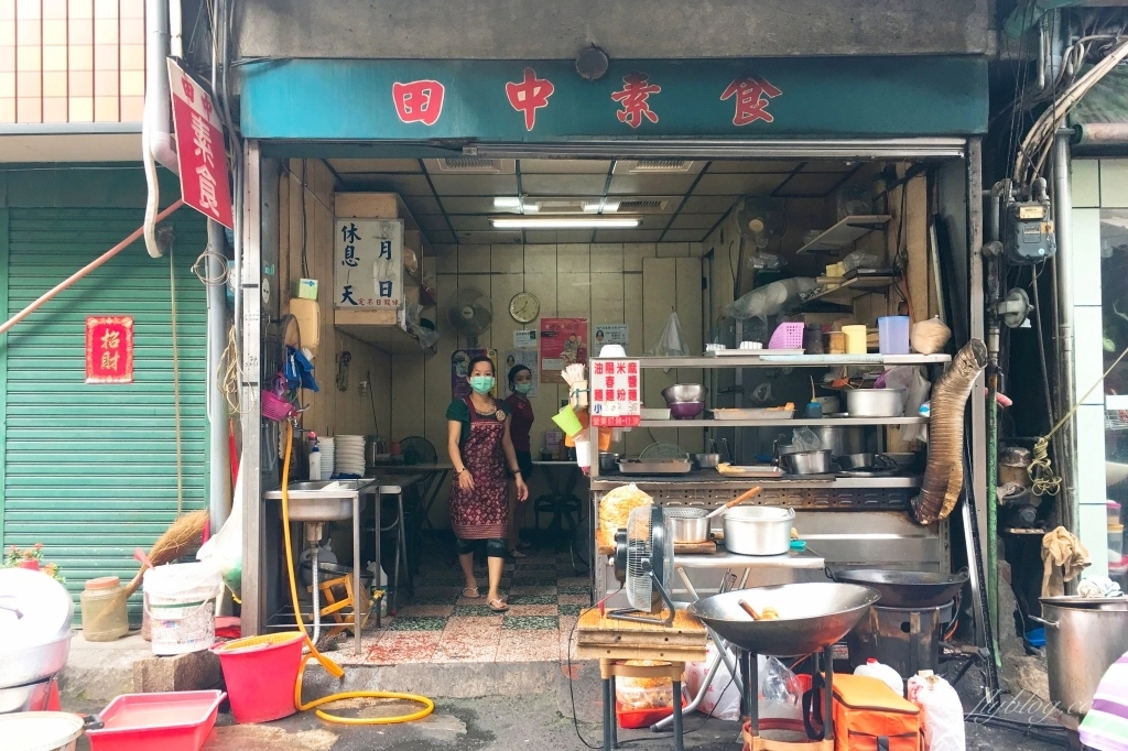 彰化田中｜田中素食(新宮素食)．從小吃到大的田中素食麵店，懷念中的銅版美食 @飛天璇的口袋