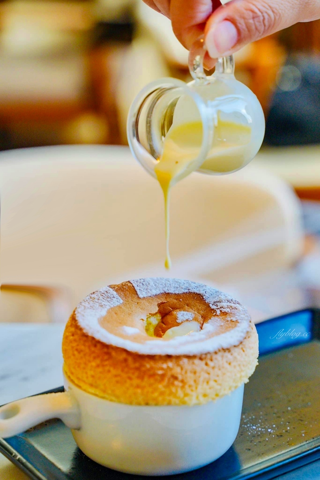 台中西區｜貝爵妮法式點心坊．精明商圈優質甜點店，舒芙蕾和厚鬆餅都好吃 @飛天璇的口袋