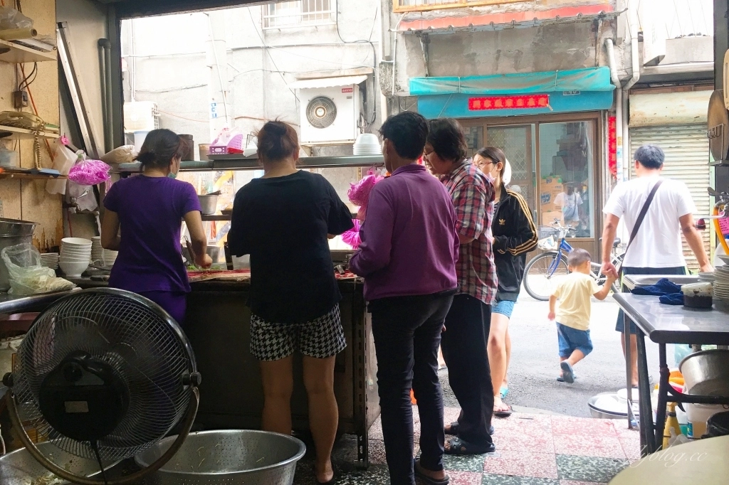 彰化田中|田中素食(新宮素食).從小吃到大的田中素食麵店,懷念中的銅版美食 @飛天璇的口袋 彰化田中|田中素食(新宮素食).從小吃到大的田中素食麵店,懷念中的銅版美食 @飛天璇的口袋